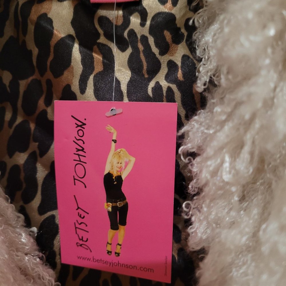 Betsey Johnson Cream Faux Fur Vest with Leopard Print Lining - Picture 3 of 5